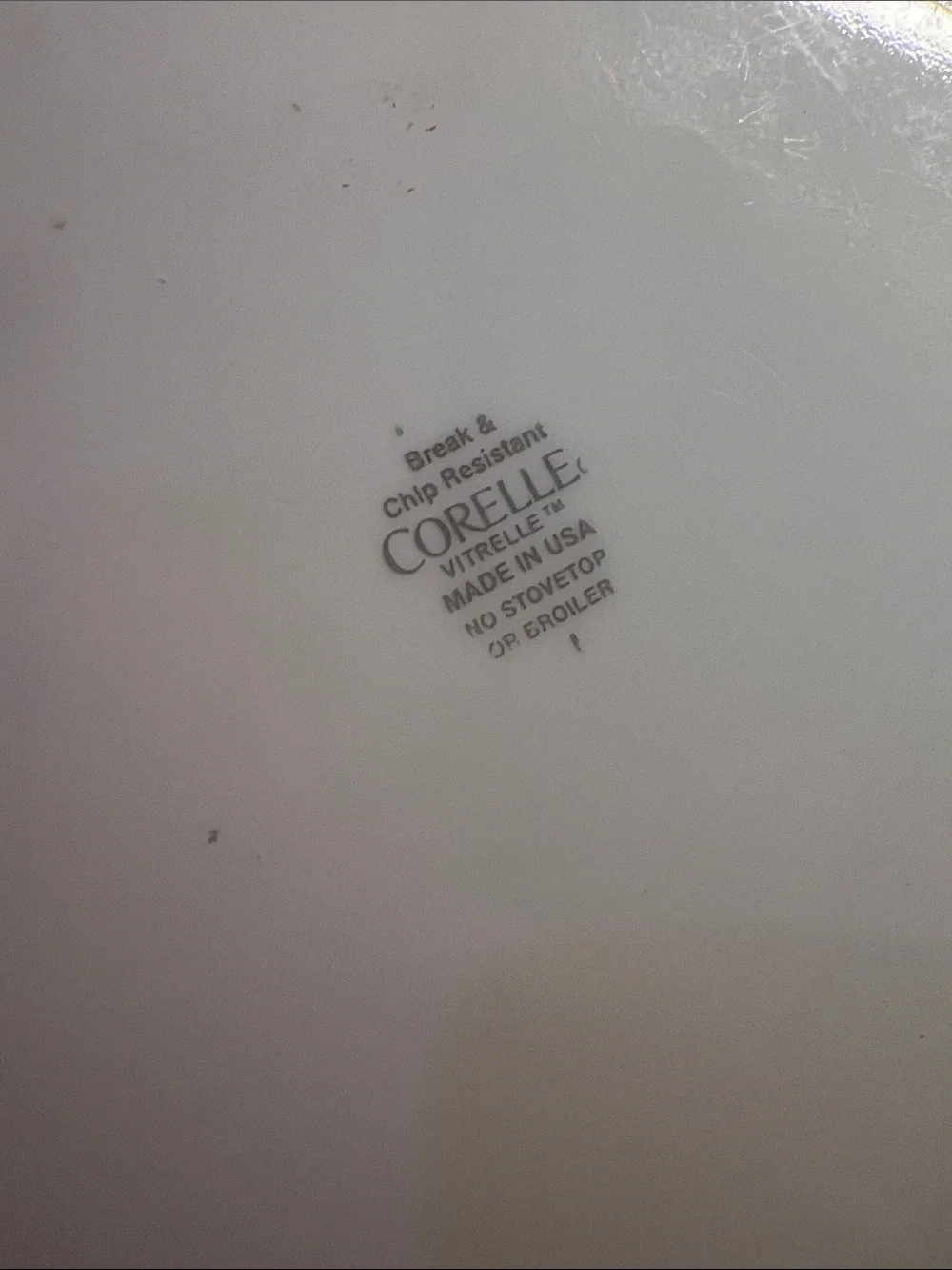 Vintage Corelle set of 4 ENHANCEMENTS WHITE SWIRL 9” Dinner Plates. Great cond
